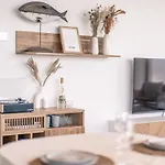 Casiola - Modern New With Pool Access And Parking