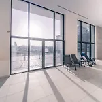 Casiola - Modern New With Pool Access And Parking *