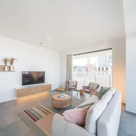 Huswell - Modern New With Pool Access And Parking Ostend