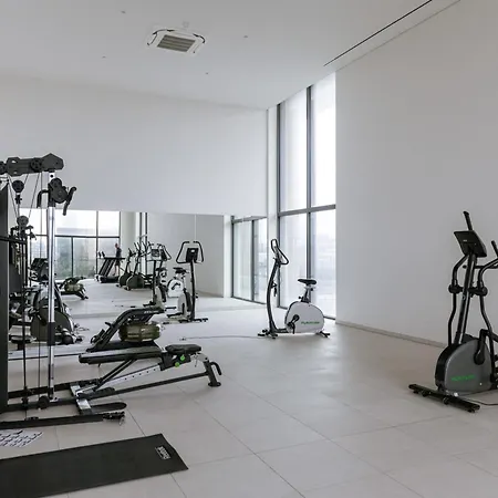 Huswell - Modern New With Pool Access And Parking Apartment