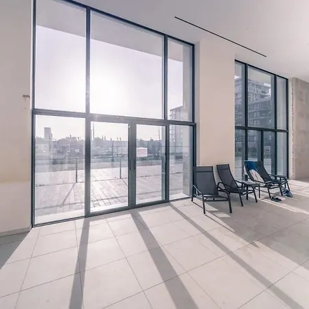 Huswell - Modern New With Pool Access And Parking Apartment *
