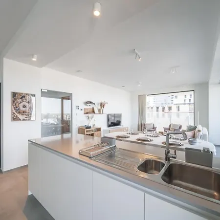 Huswell - Modern New With Pool Access And Parking