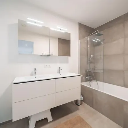 Apartment Casiola - Modern New With Pool Access And Parking *