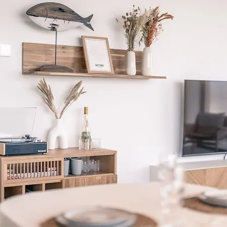 Casiola - Modern New With Pool Access And Parking