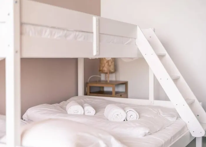 Appartement Casiola - Modern New With Pool Access And Parking