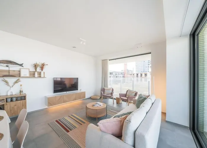 Casiola - Modern New With Pool Access And Parking Apartment