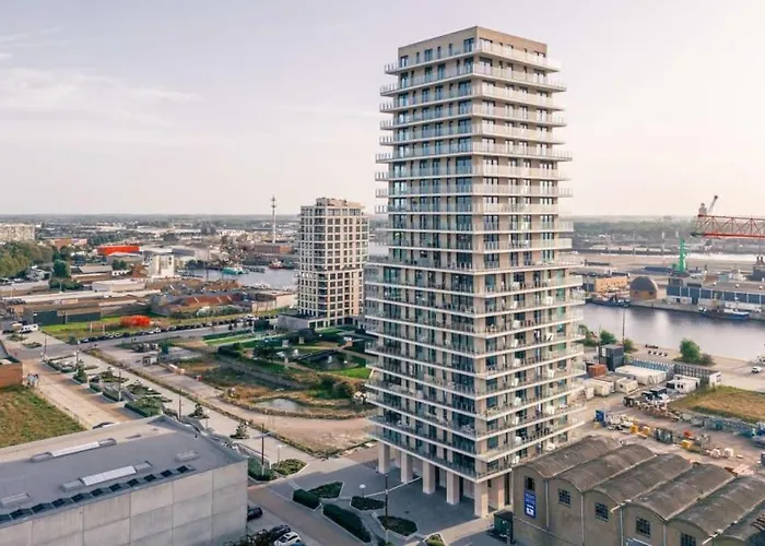 Casiola - Modern New With Pool Access And Parking *