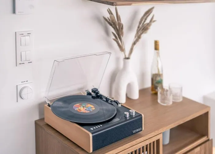 Casiola - Modern New With Pool Access And Parking *