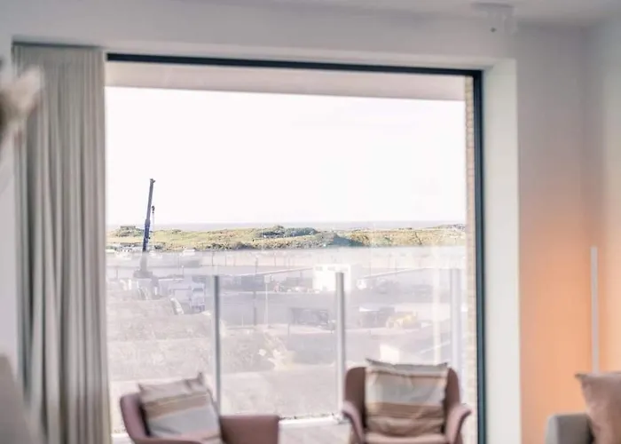 Casiola - Modern New With Pool Access And Parking